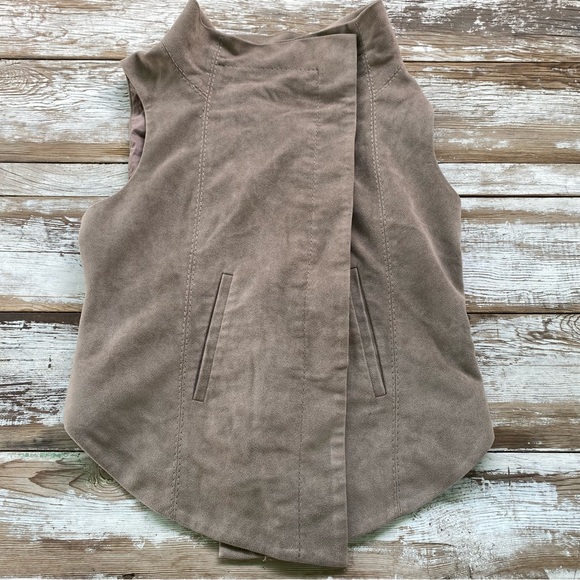 BCBG faux suede vest, khaki tan, with pockets, button front, buttery soft shirt - Picture 13 of 16